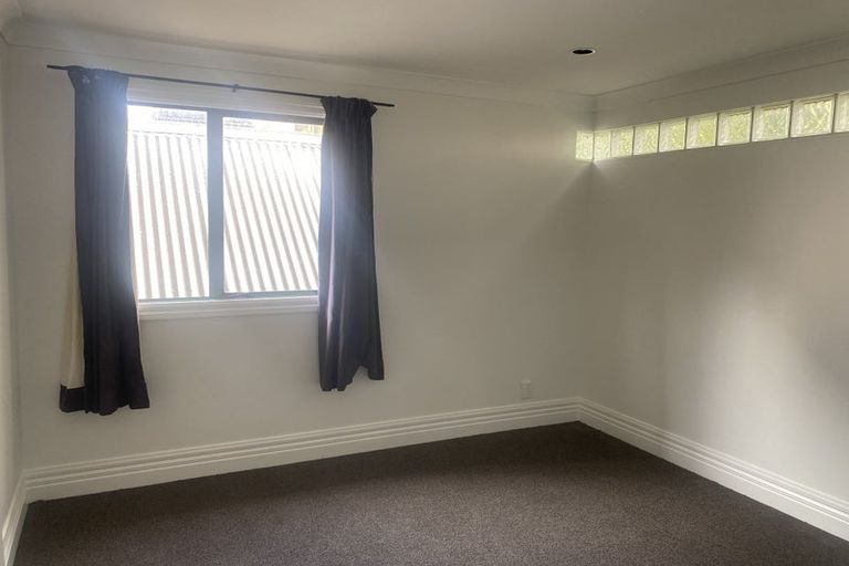 Photo of property in 28 Eccleston Hill, Thorndon, Wellington, 6011