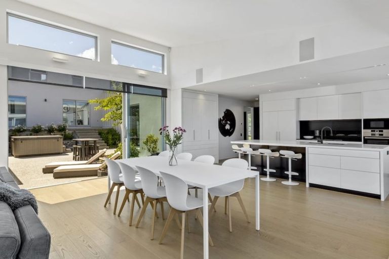Photo of property in 9 Garland Terrace, Kelvin Heights, Queenstown, 9300