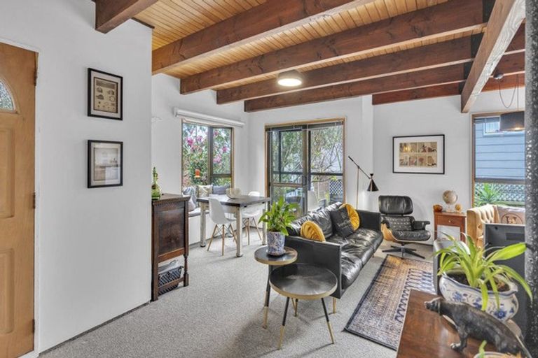 Photo of property in 68 Palatine Terrace, Saint Martins, Christchurch, 8022