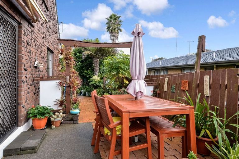 Photo of property in 8/47 Edmonton Road, Henderson, Auckland, 0612