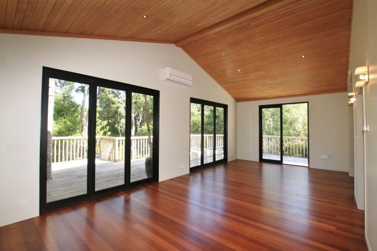 Photo of property in 53b Onedin Place, Titirangi, Auckland, 0604