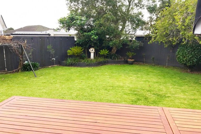Photo of property in 11 Lindis Place, Mangere Bridge, Auckland, 2022
