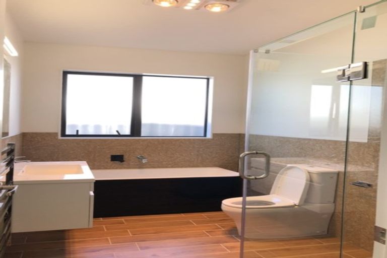 Photo of property in 19 Grove Way, Riverhead, 0820