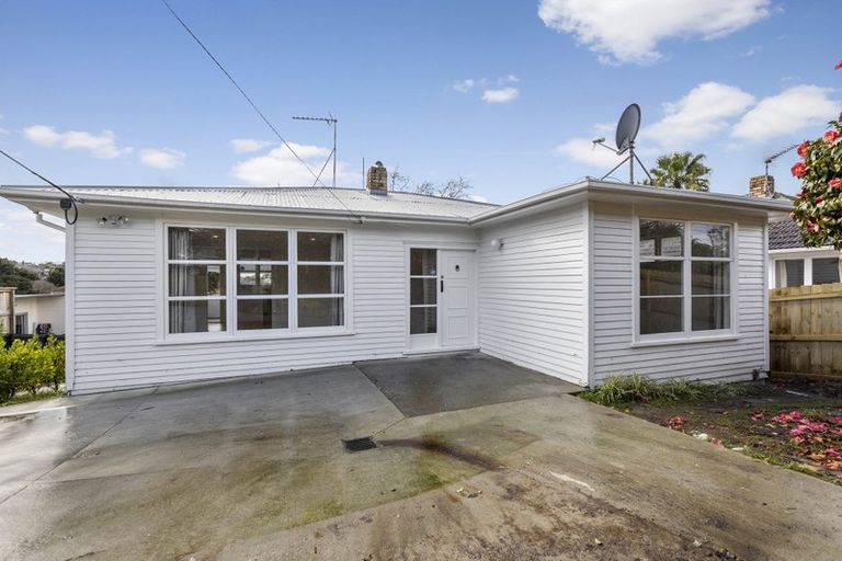 Photo of property in 70b Colwill Road, Massey, Auckland, 0614