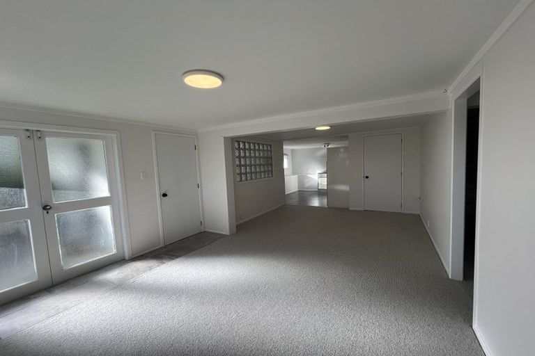 Photo of property in 17 Highland Avenue, Titirangi, Auckland, 0604