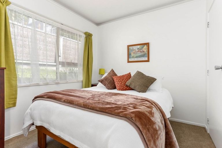 Photo of property in 54 Mayfair Crescent, Mairangi Bay, Auckland, 0630