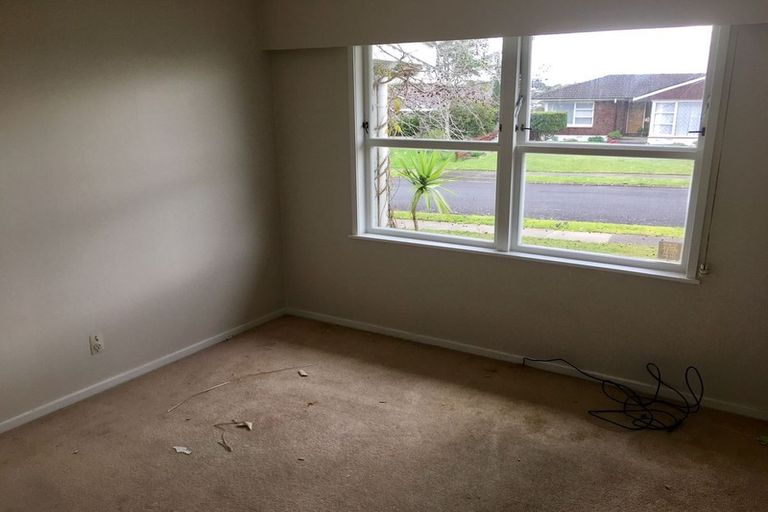 Photo of property in 11 Tupaki Place, Pakuranga Heights, Auckland, 2010