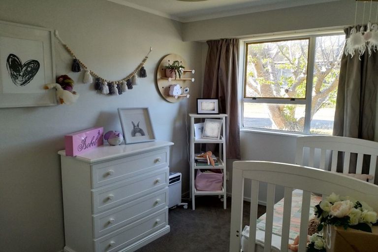 Photo of property in 43a Hicks Close, Whitby, Porirua, 5024