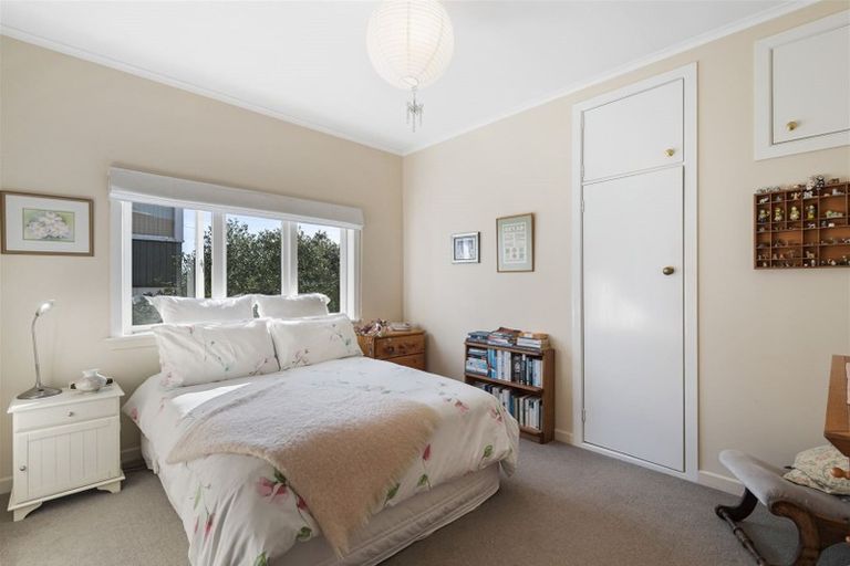 Photo of property in 6a Pupuke Road, Hillcrest, Auckland, 0627