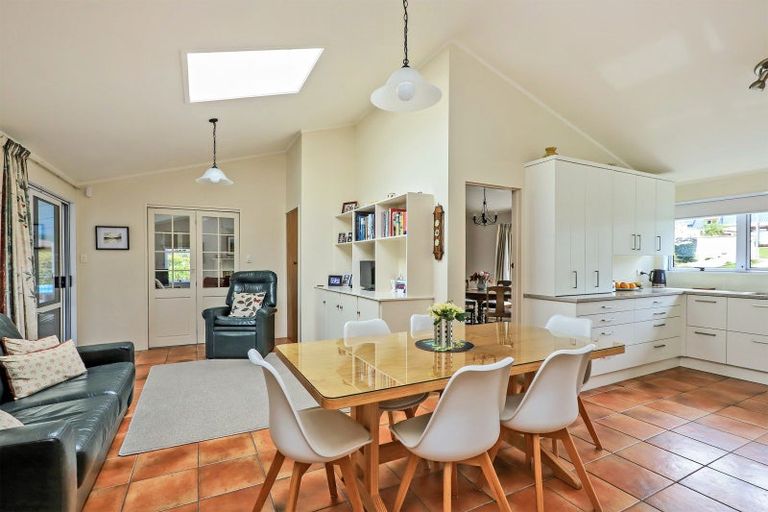 Photo of property in 34 Kent Terrace, Taradale, Napier, 4112