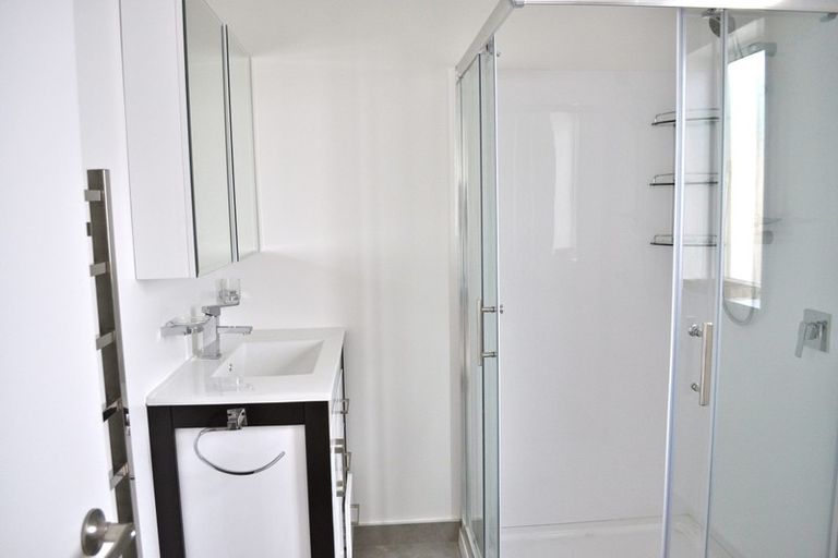 Photo of property in 8 Kopiko Way, Brooklyn, Wellington, 6021