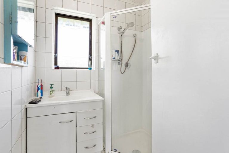 Photo of property in 13 Geoffrey Place, Mangere East, Auckland, 2024