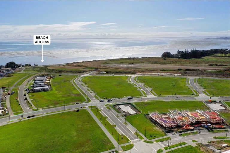 Photo of property in 12 Korowhiti Road, Clarks Beach, 2122