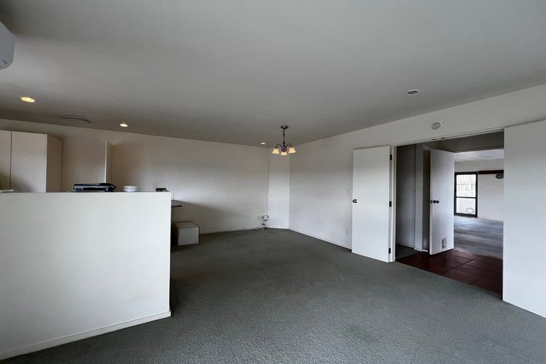 Photo of property in 11 Mannikin Place, Unsworth Heights, Auckland, 0632