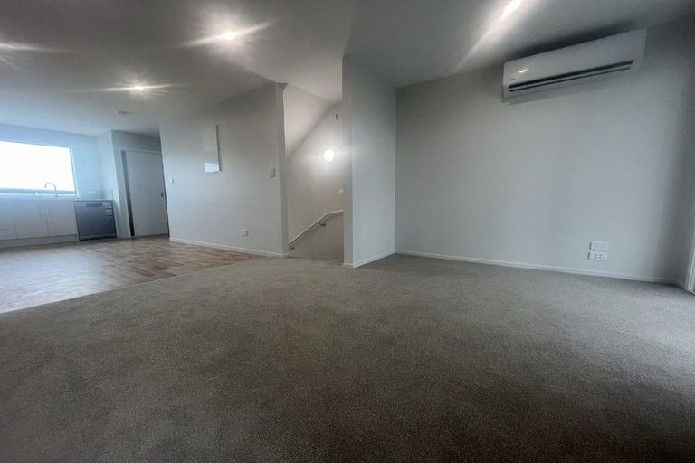 Photo of property in 2 Mikoikoi Crescent, Mangere Bridge, Auckland, 2022