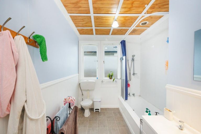 Photo of property in 32 Marne Street, Hokowhitu, Palmerston North, 4410
