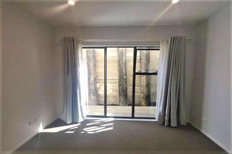 Photo of property in 13c Orton Street, Glenfield, Auckland, 0627