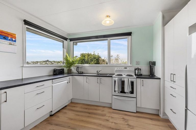 Photo of property in 35 Beauzami Crescent, Ascot Park, Porirua, 5024