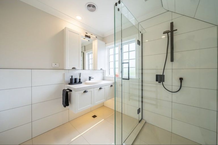 Photo of property in 29 Padnell Crescent, Paparangi, Wellington, 6037