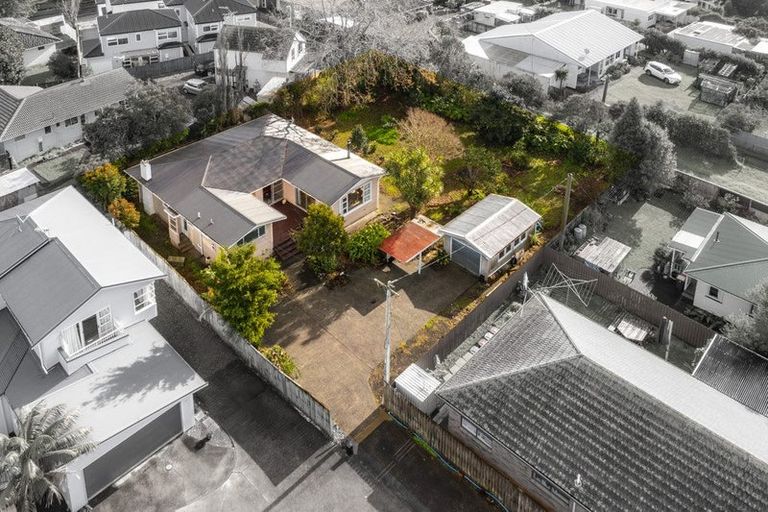 Photo of property in 268a Birkdale Road, Birkdale, Auckland, 0626