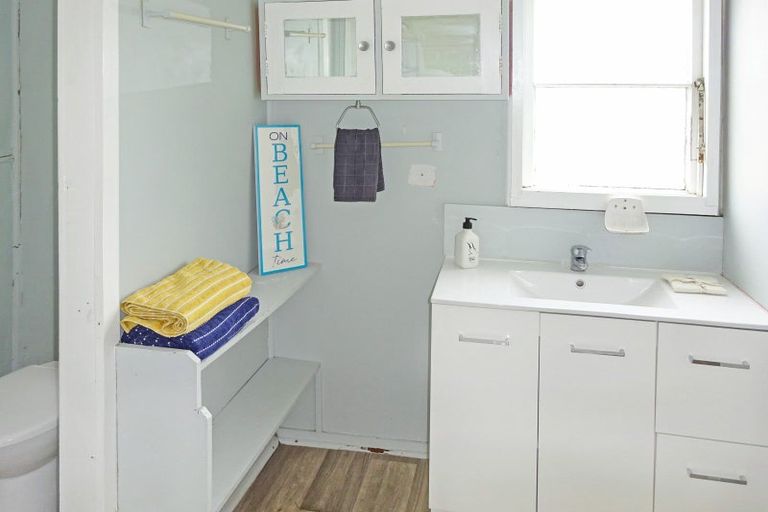 Photo of property in 46 Pratt Avenue, Foxton Beach, Foxton, 4815