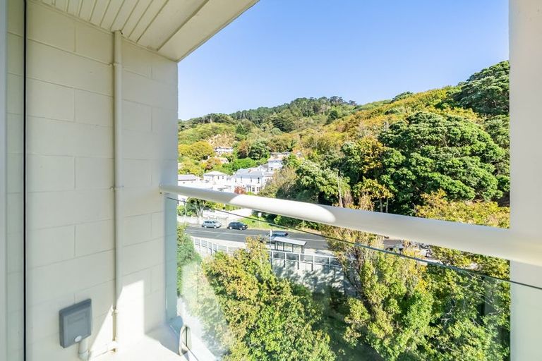 Photo of property in Grosvenor Flats, 19 Cottleville Terrace, Thorndon, Wellington, 6011