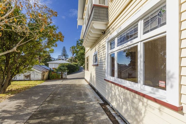 Photo of property in 33 Seapoint Road, Bluff Hill, Napier, 4110