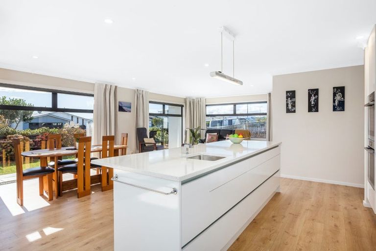 Photo of property in 3 Grace Cove, Aotea, Porirua, 5024