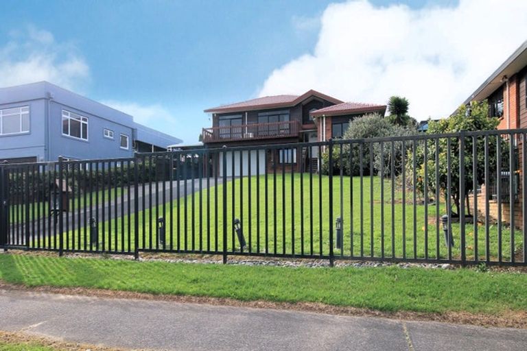 Photo of property in 99 Eugenia Rise, Totara Heights, Auckland, 2105