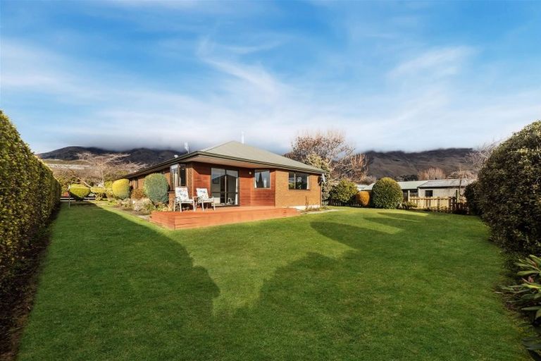 Photo of property in 46 Meadowstone Drive, Wanaka, 9305