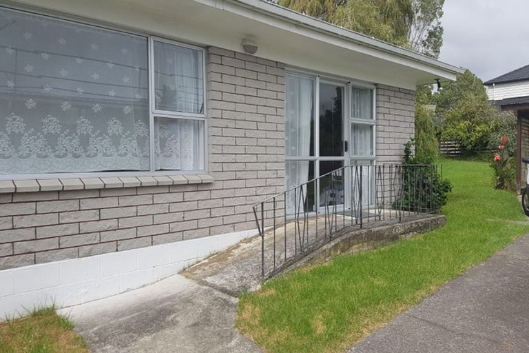 Photo of property in 12 Dawnhaven Drive, Te Atatu Peninsula, Auckland, 0610