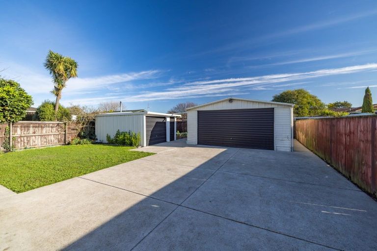 Photo of property in 40 Inwoods Road, Parklands, Christchurch, 8083