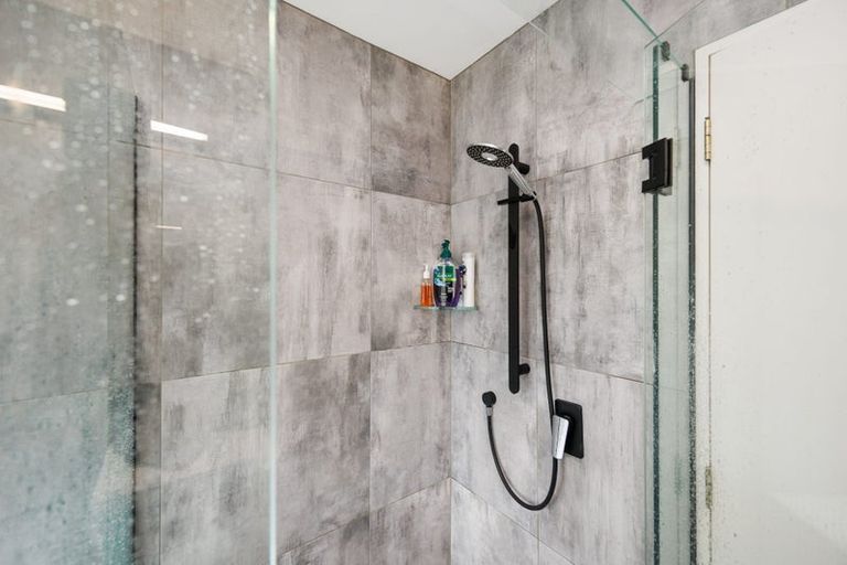 Photo of property in 27 Abby Road, Fitzherbert, Palmerston North, 4410