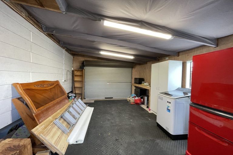 Photo of property in 94 Roberts Road, Te Atatu South, Auckland, 0610