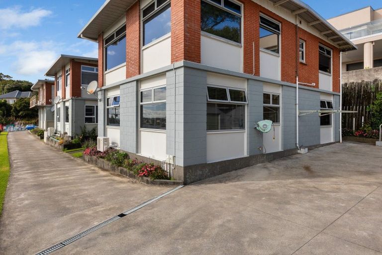 Photo of property in 14 South Road, Moturoa, New Plymouth, 4310