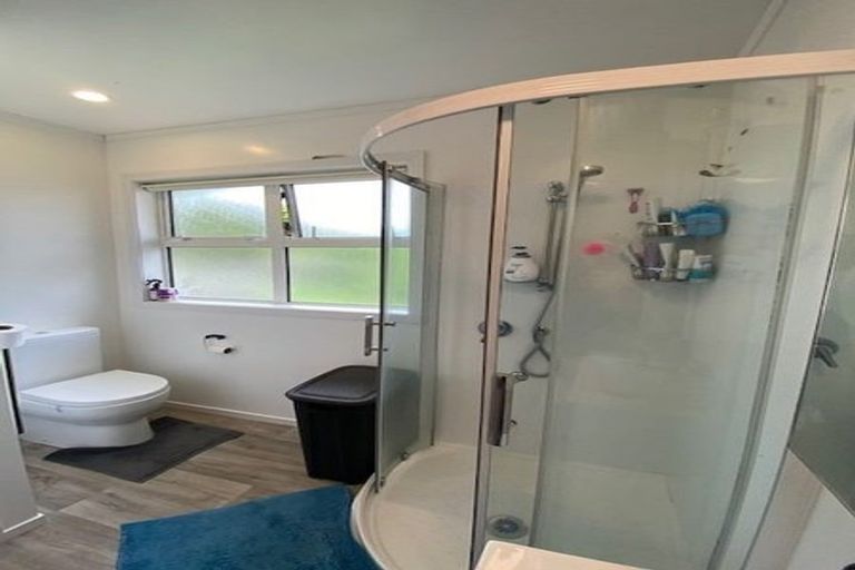 Photo of property in 32 Kenmore Street, Newlands, Wellington, 6037