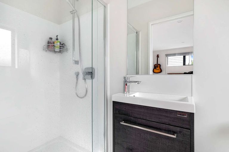 Photo of property in 76 Accolage Boulevard, Kumeu, 0810