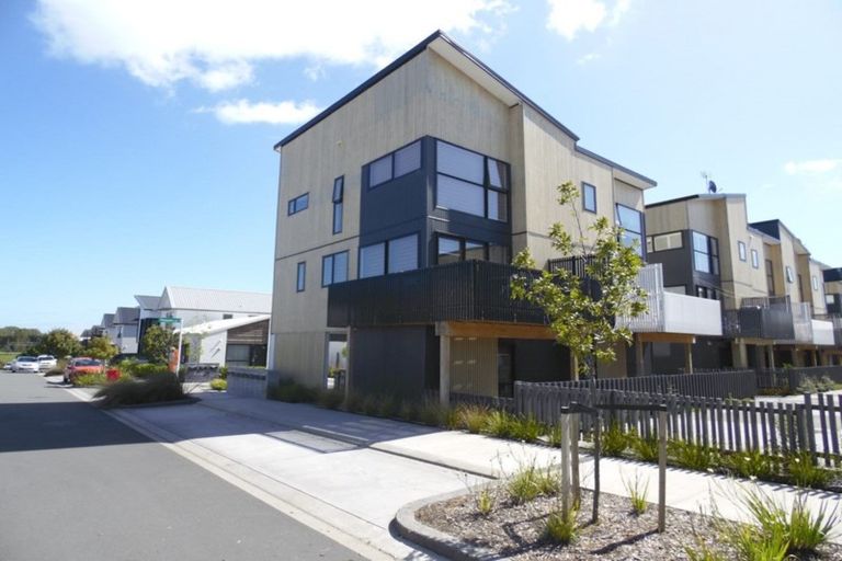 Photo of property in 16 Pheasant Lane, Hobsonville, Auckland, 0616
