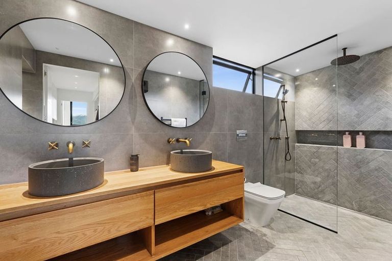 Photo of property in 37 Mount Nicholas Avenue, Wanaka, 9305