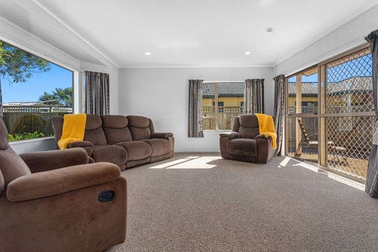 Photo of property in 5 Edgewater Grove, Whakatane, 3120