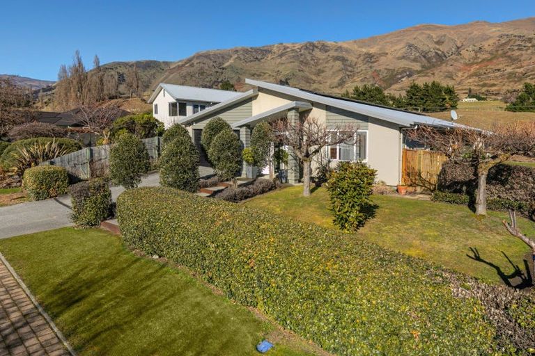Photo of property in 50 Kelliher Drive, Wanaka, 9305