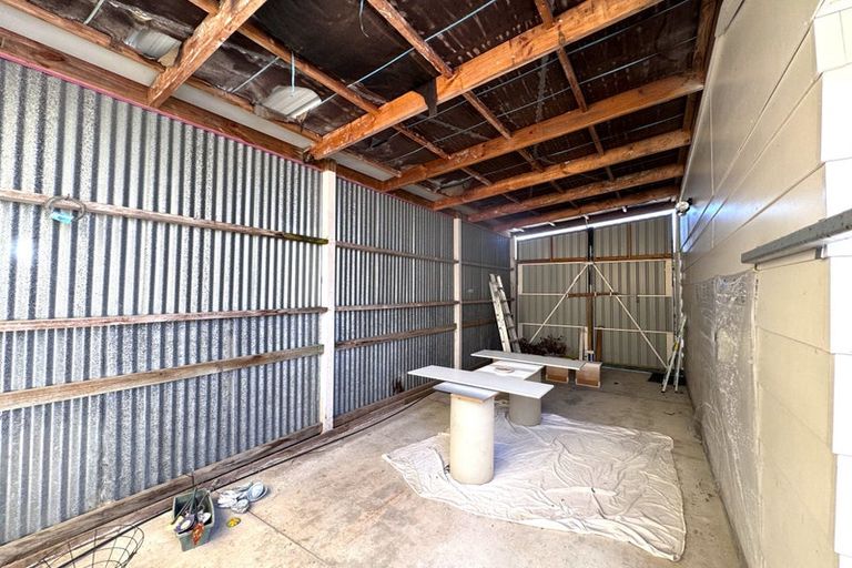 Photo of property in 1 Pinedale Parade, Milson, Palmerston North, 4414