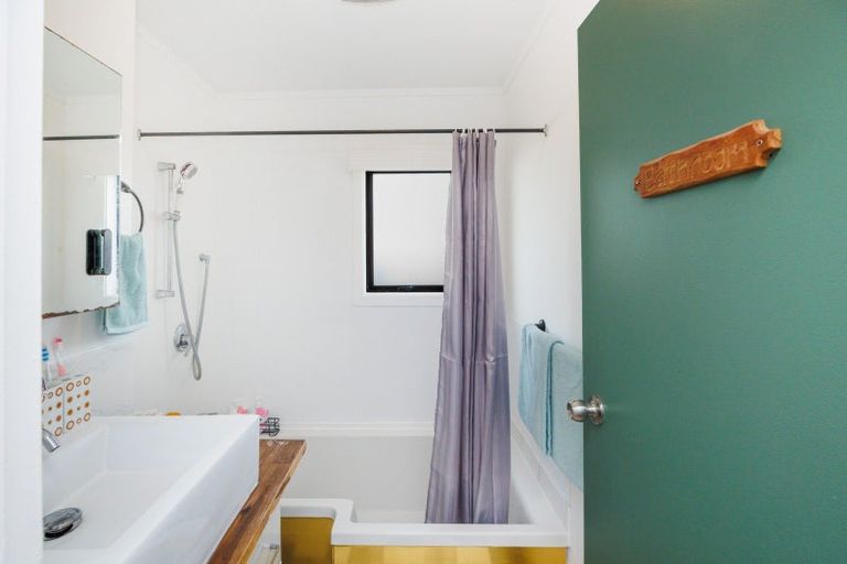 Photo of property in 41a Raglan Avenue, Cloverlea, Palmerston North, 4412