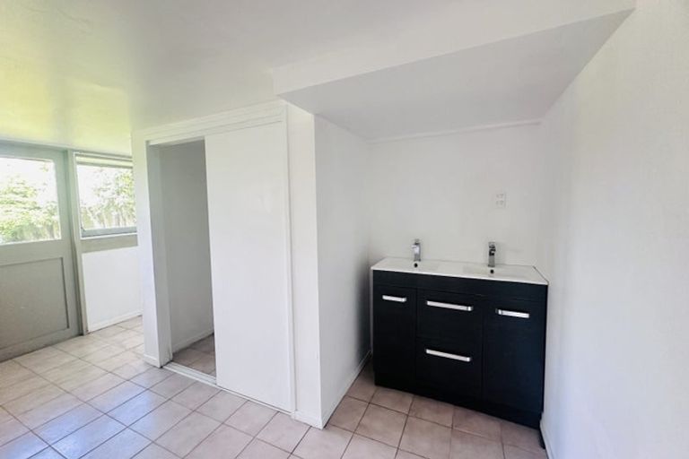 Photo of property in 151 Bleakhouse Road, Mellons Bay, Auckland, 2014