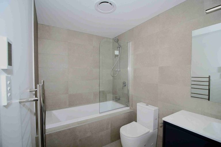 Photo of property in 1/122a Bucklands Beach Road, Bucklands Beach, Auckland, 2012