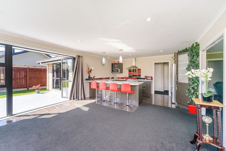 Photo of property in 2a Galea Grove, Kelvin Grove, Palmerston North, 4414