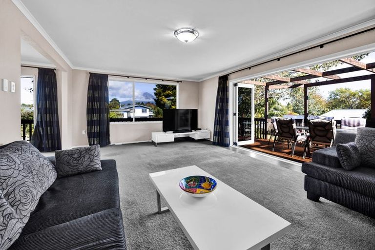 Photo of property in 2 Titoki Place, Inglewood, 4330