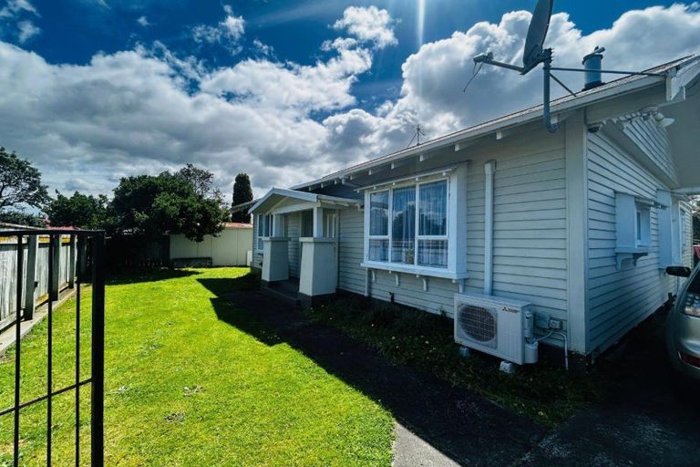 Photo of property in 2 Moore Avenue, Tawhero, Whanganui, 4501