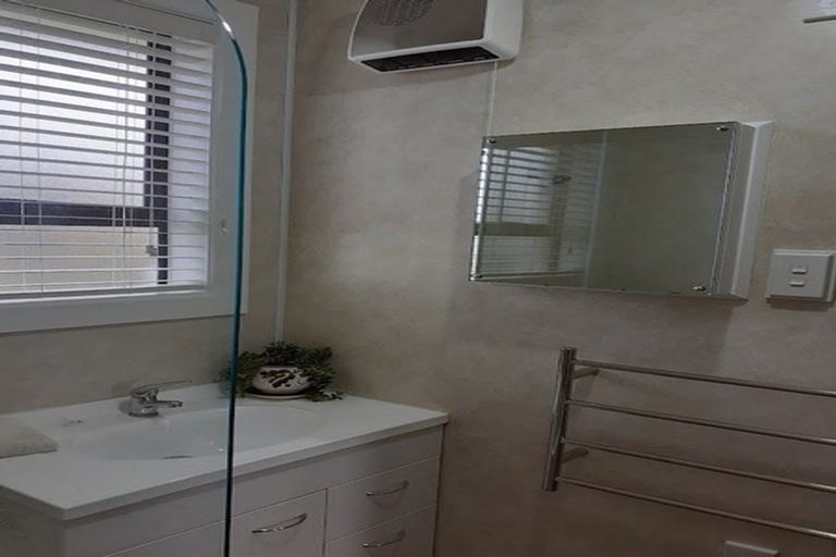 Photo of property in 19 Avro Crescent, Hornby, Christchurch, 8042