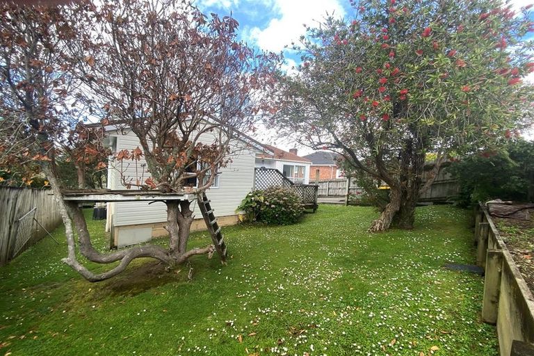 Photo of property in 106 Golf Road, New Lynn, Auckland, 0600